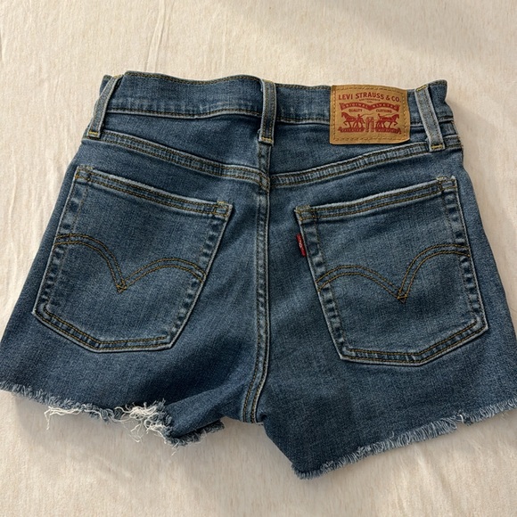 Levi’s - Picture 2 of 2